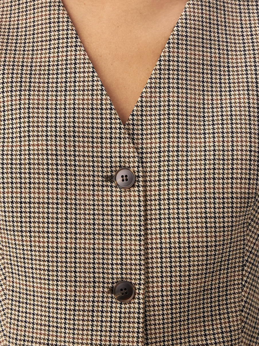 Костюмная жилетка