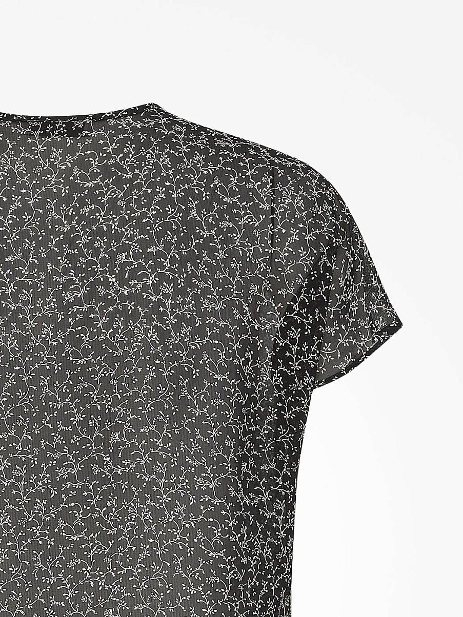 Блуза с коротким рукавом и цветочным узором