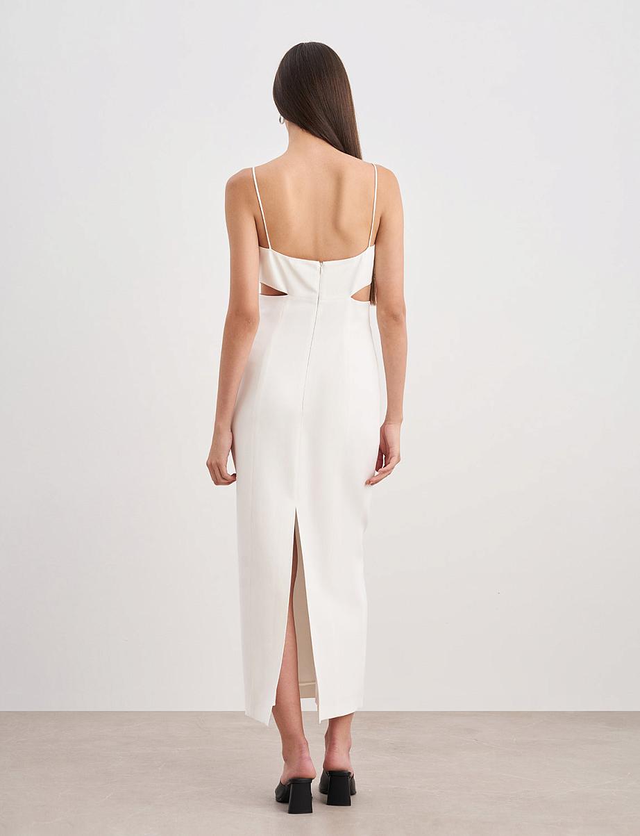 Облегающее платье на бретелях с разрезом