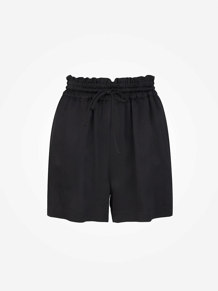 Атласные шорты на резинке