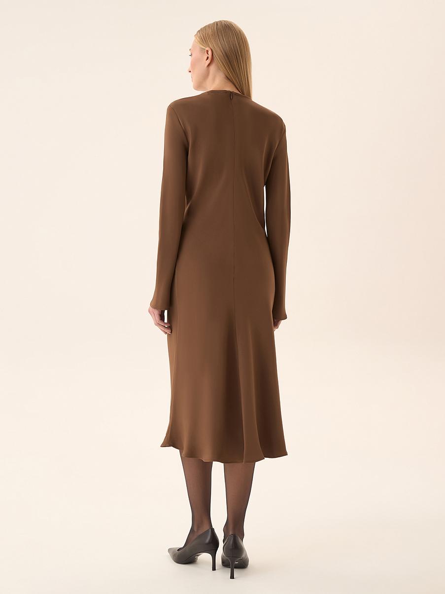 Облегающее платье из шелка