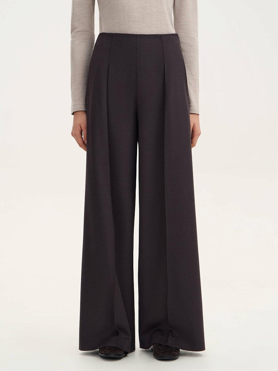 Брюки свободного кроя со стрелками