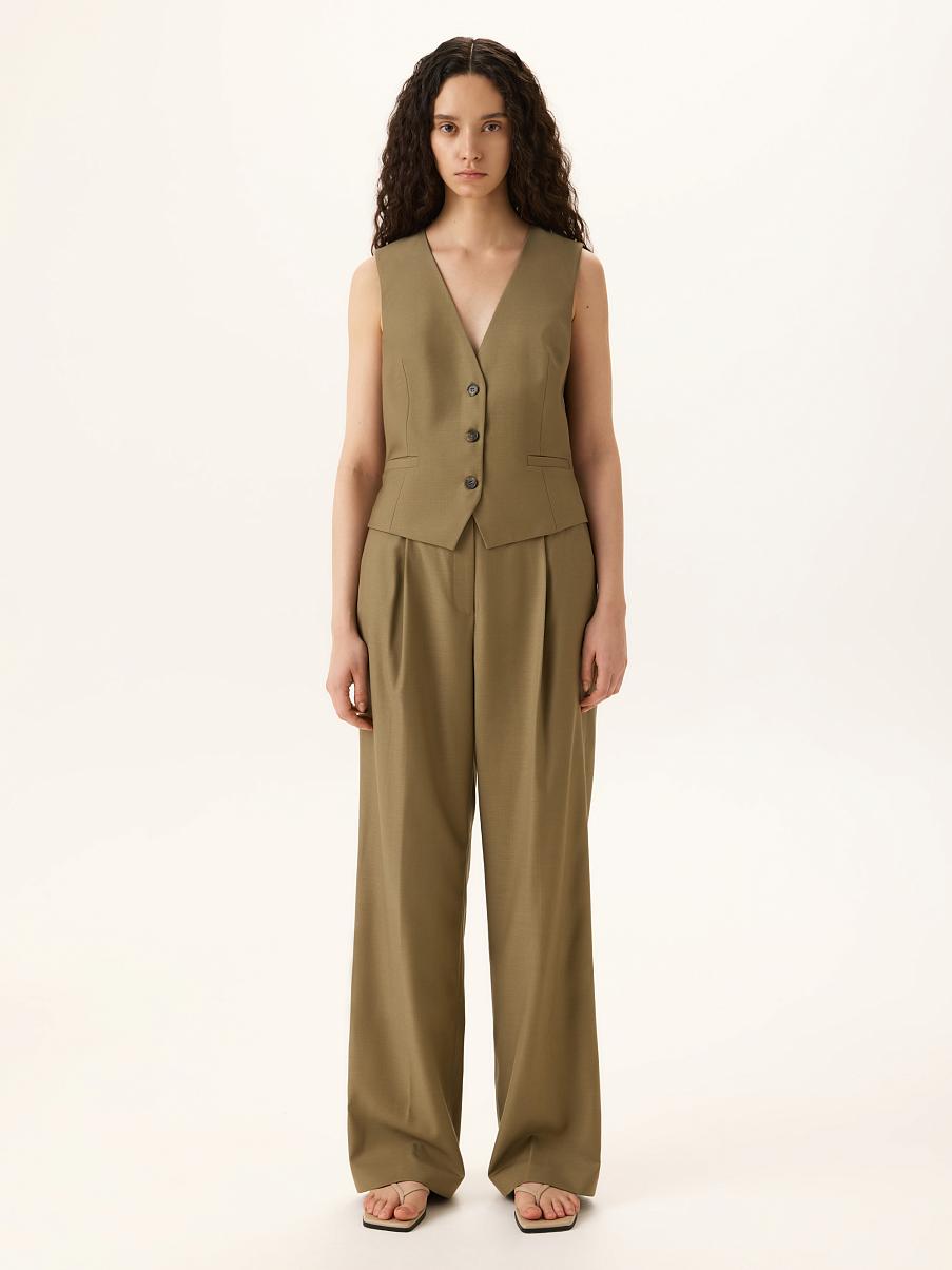 Костюмная жилетка