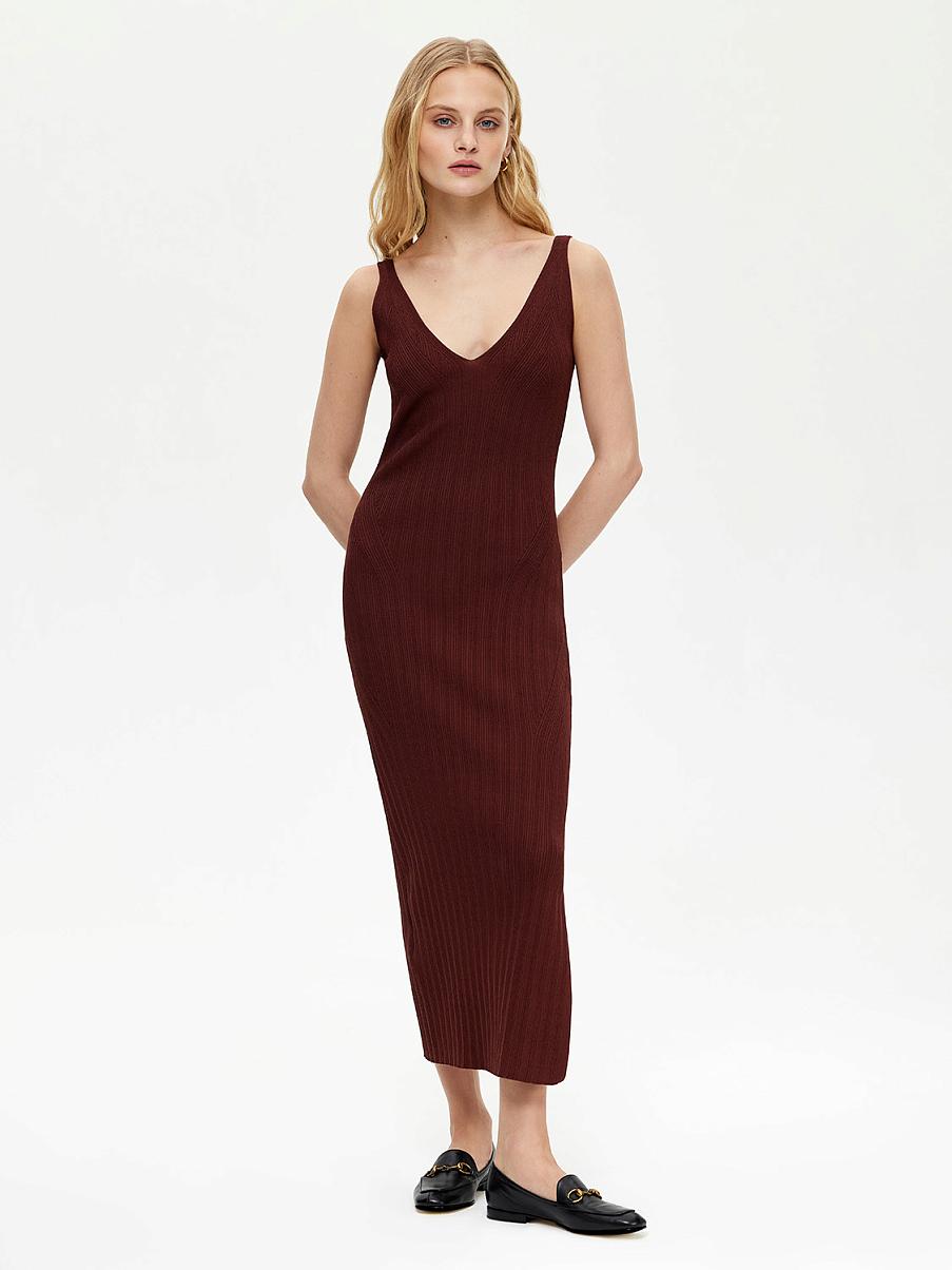 Облегающее трикотажное платье