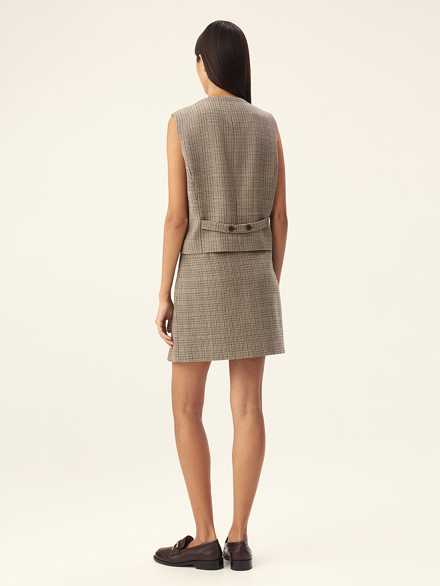 Костюмная жилетка