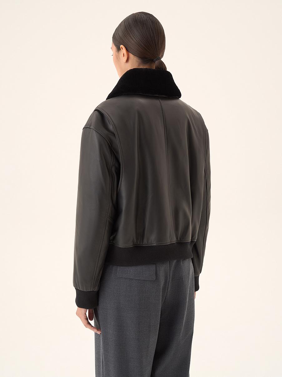 Куртка кожаная с мехом на воротнике