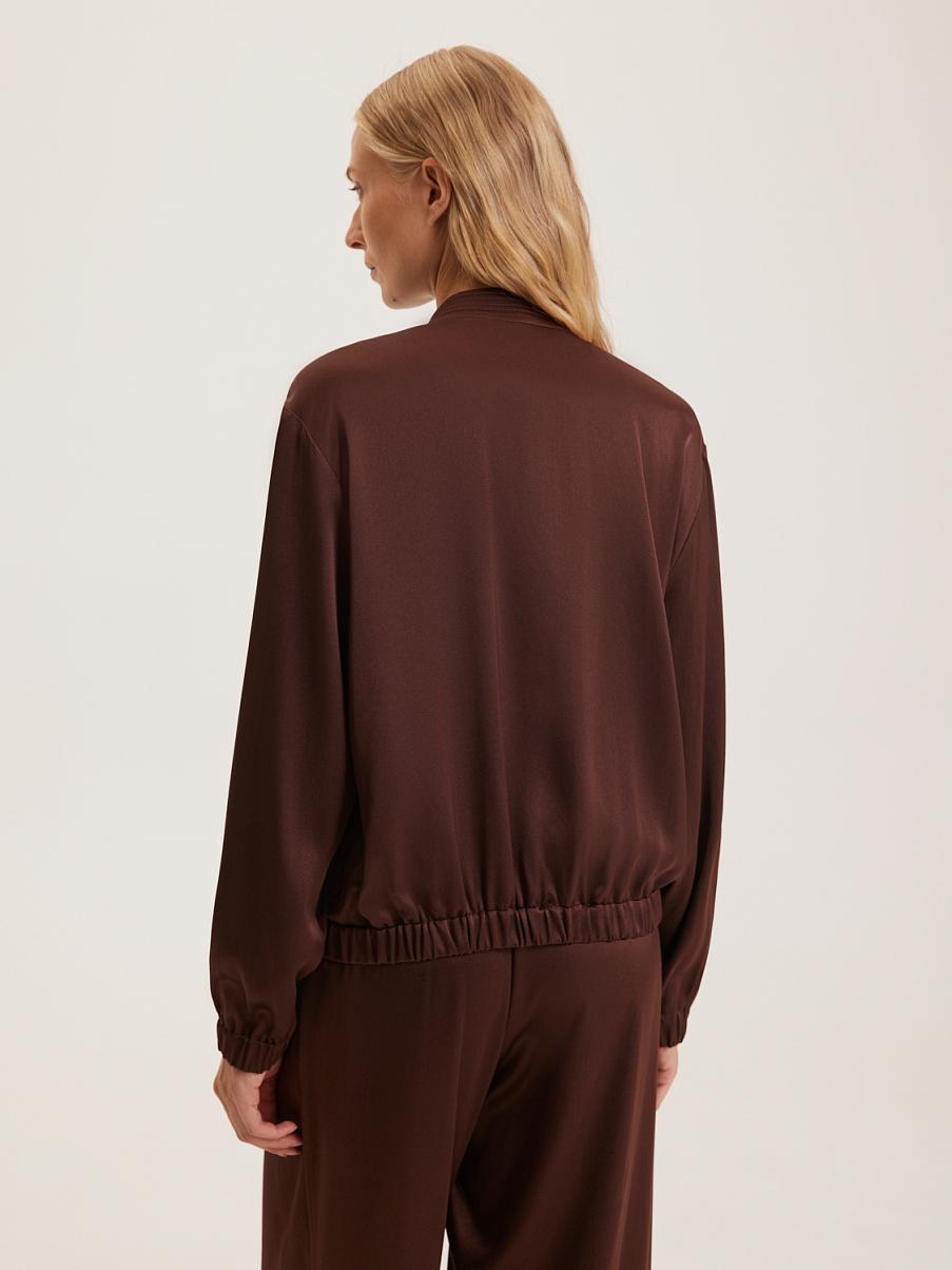 Атласный бомбер на молнии