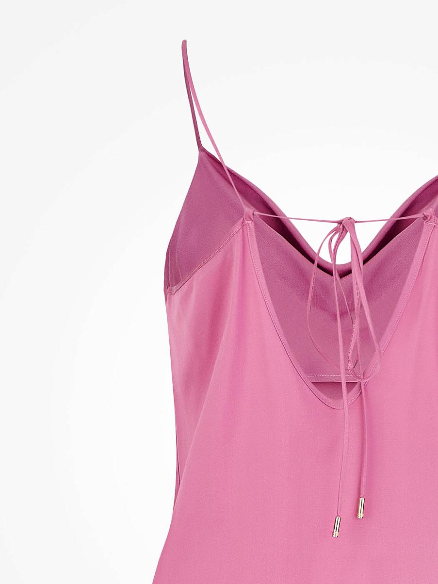 Атласный топ на тонких бретелях