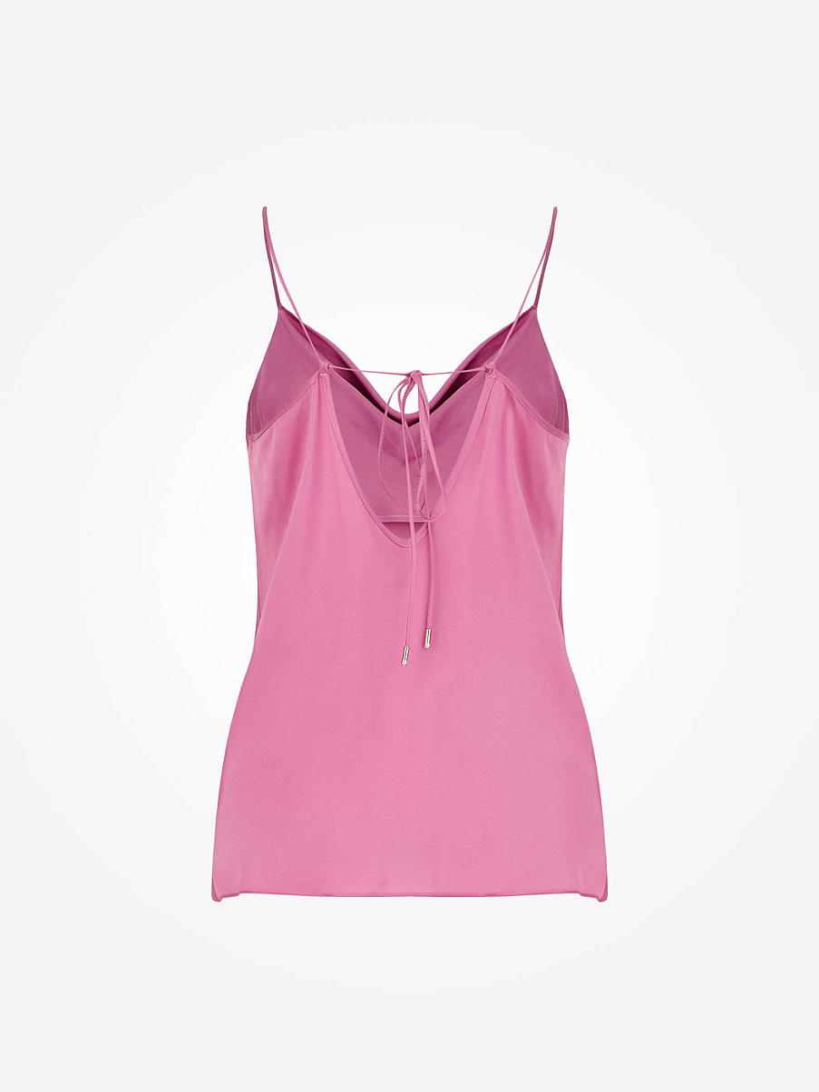 Атласный топ на тонких бретелях