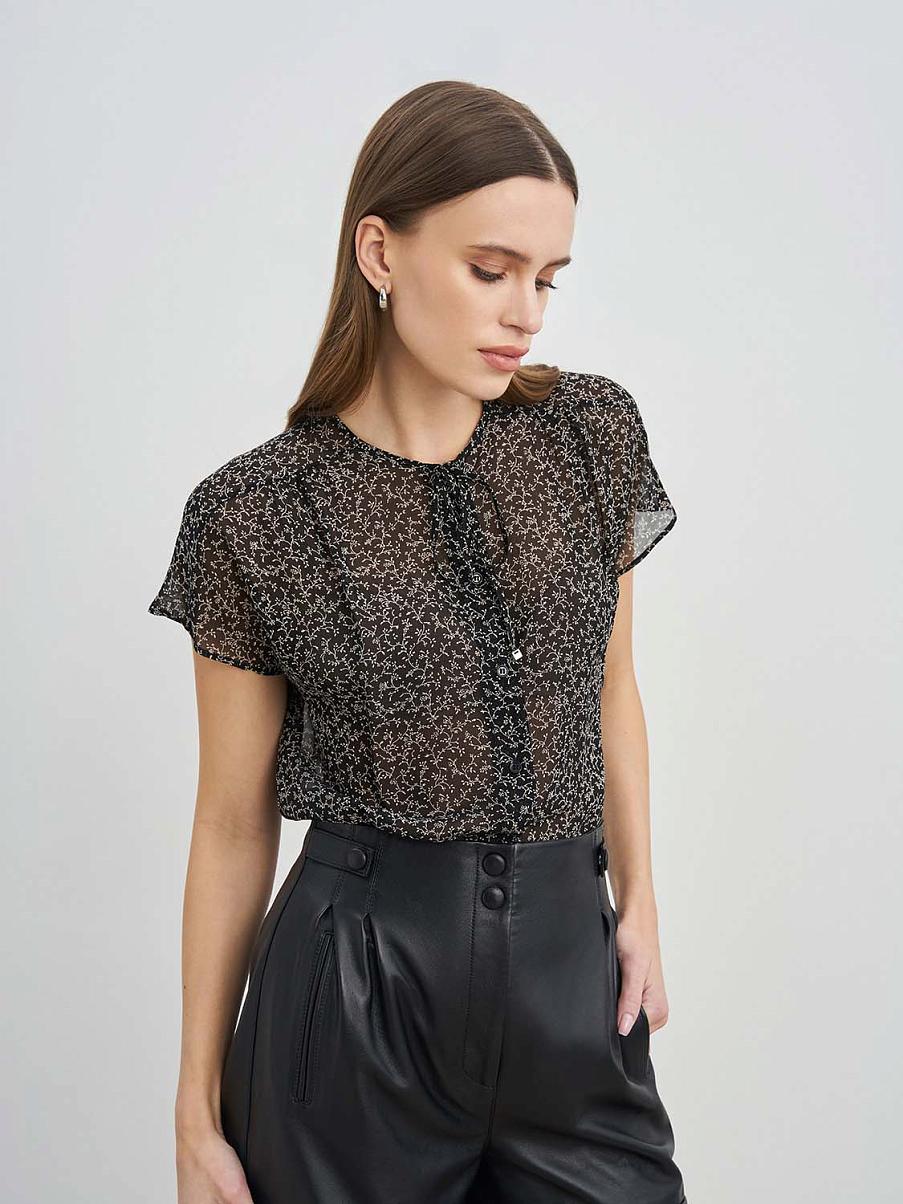 Блуза с коротким рукавом и цветочным узором