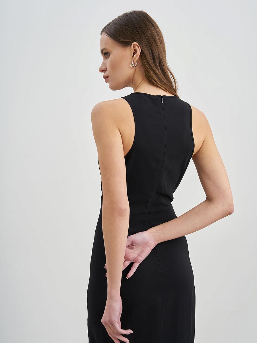 Платье-футляр с разрезом