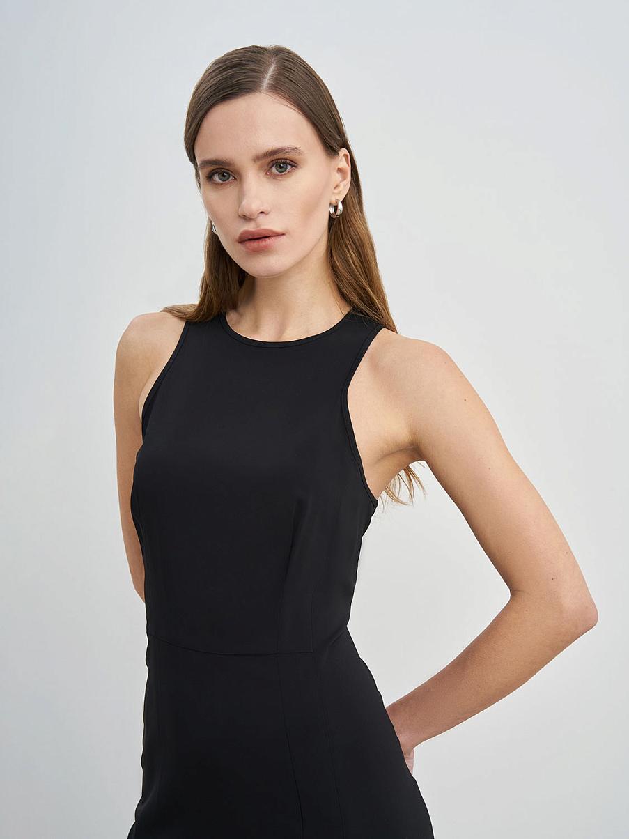 Платье-футляр с разрезом