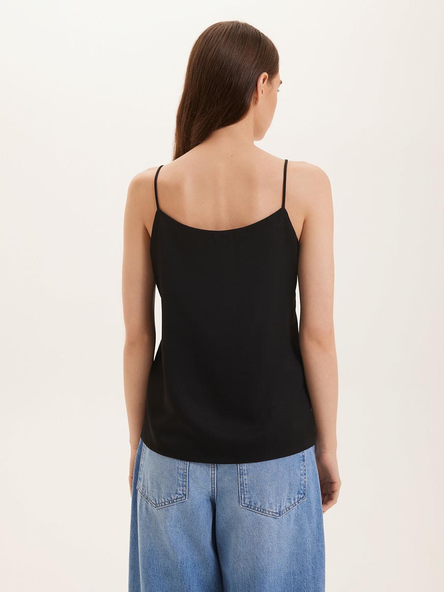 Атласный топ в бельевом стиле