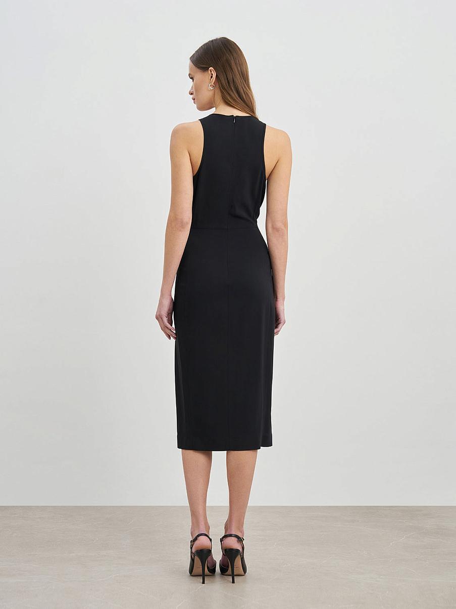 Платье-футляр с разрезом