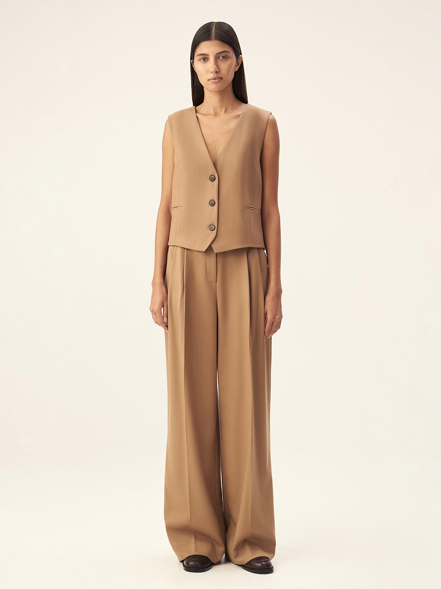 Костюмная жилетка