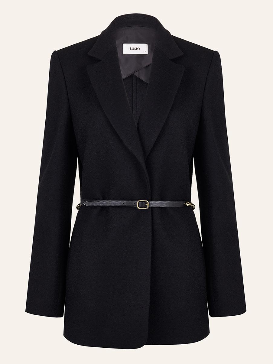 Однобортный жакет с ремнем