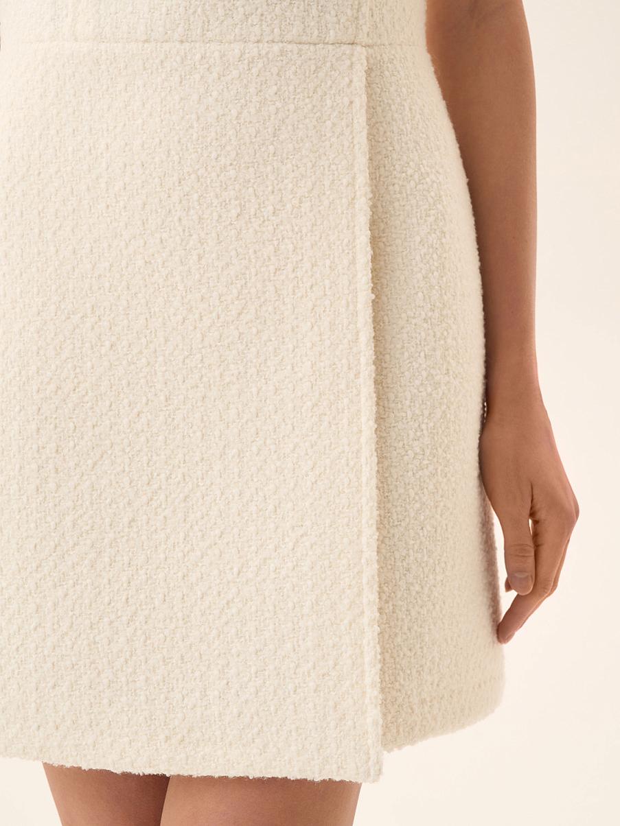 Платье с декоративным запахом из ткани букле