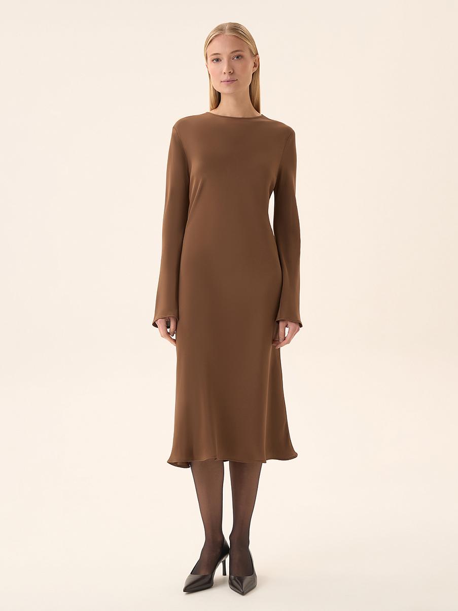 Облегающее платье из шелка