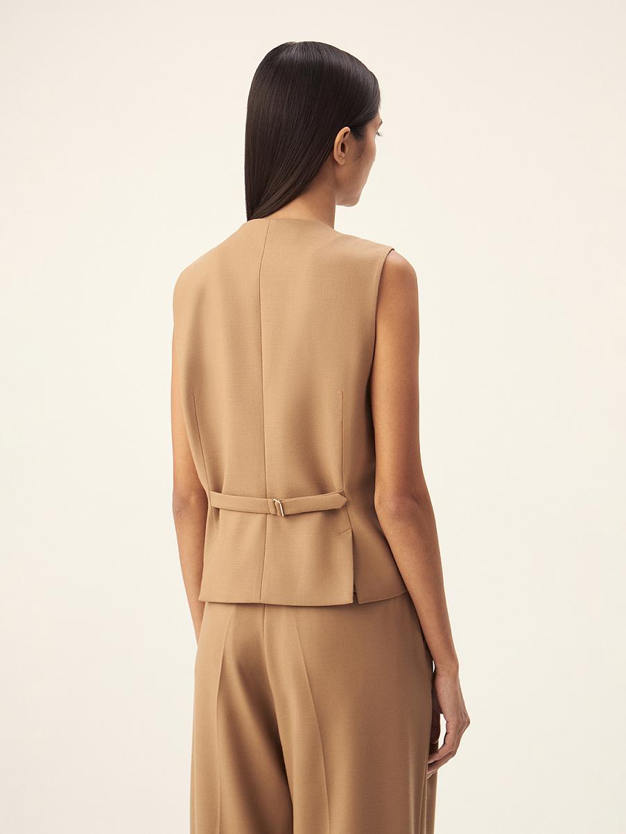 Костюмная жилетка