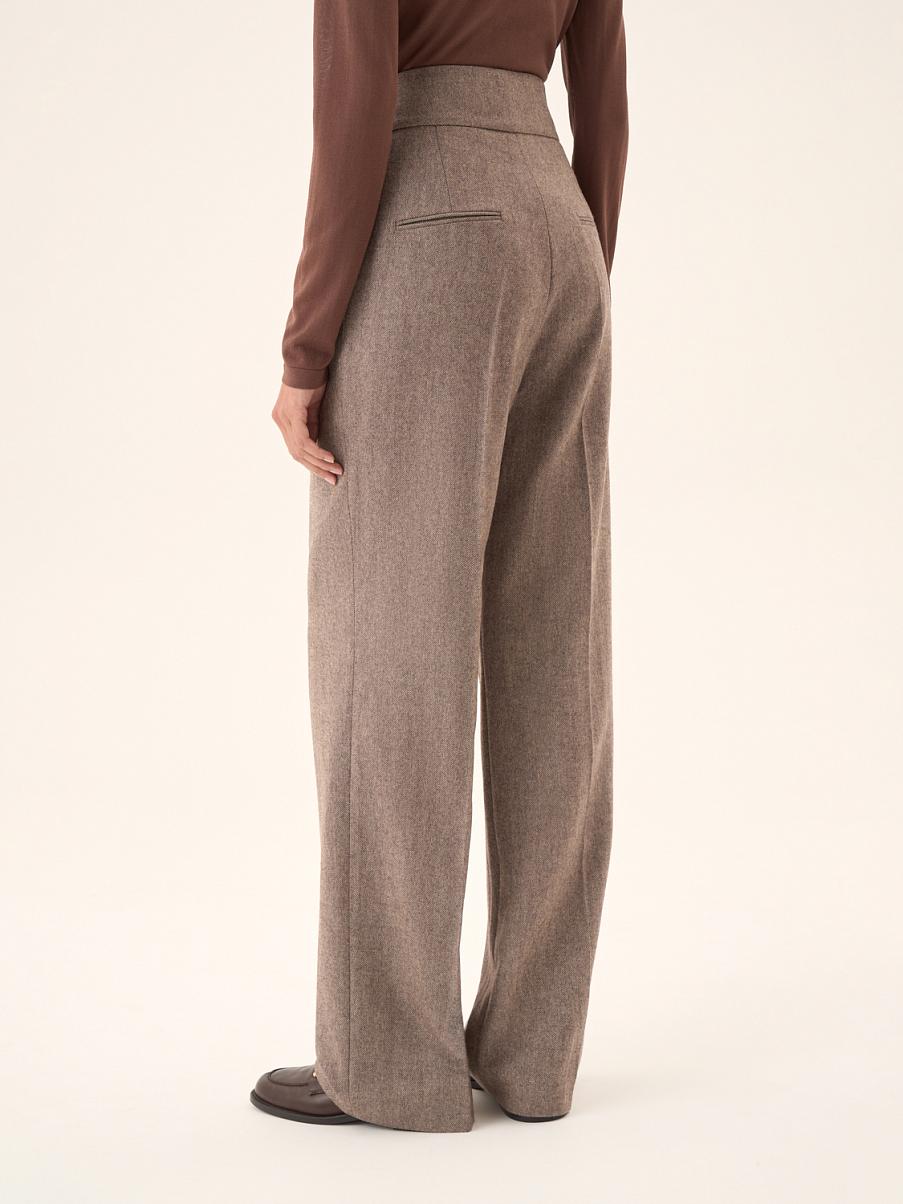 Брюки свободного кроя со стрелками