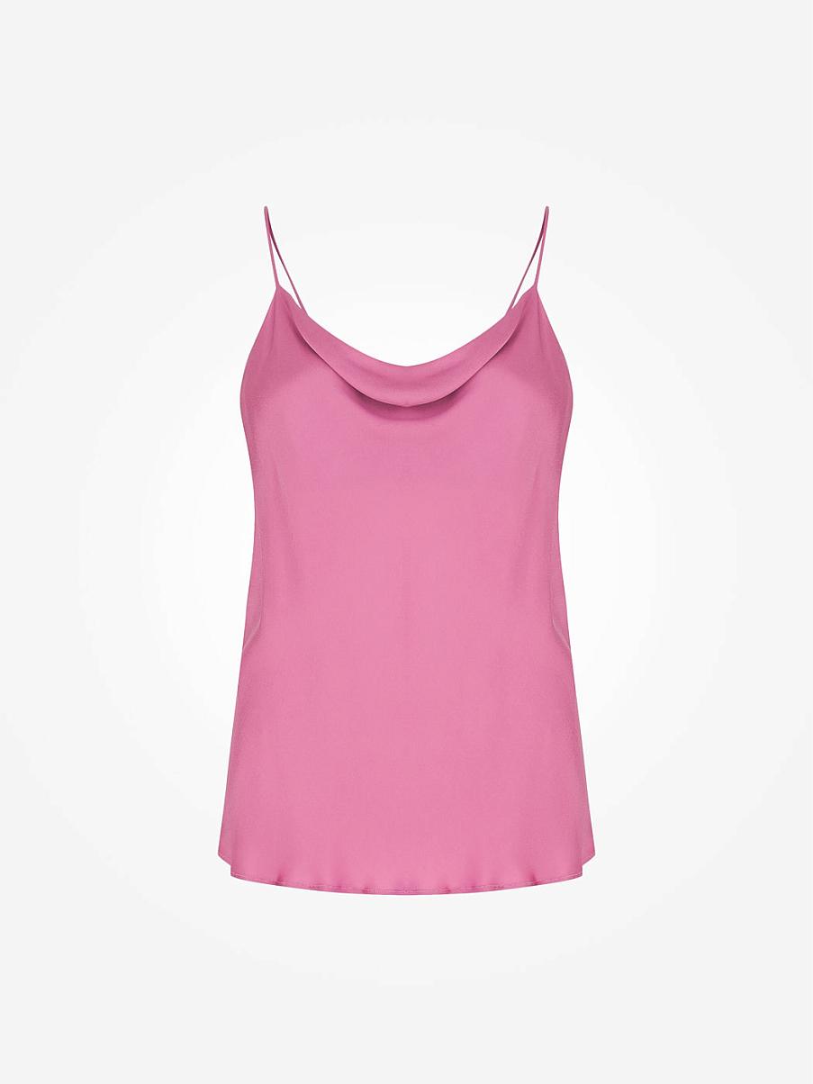 Атласный топ на тонких бретелях