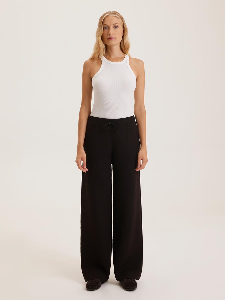 Трикотажные брюки свободного кроя
