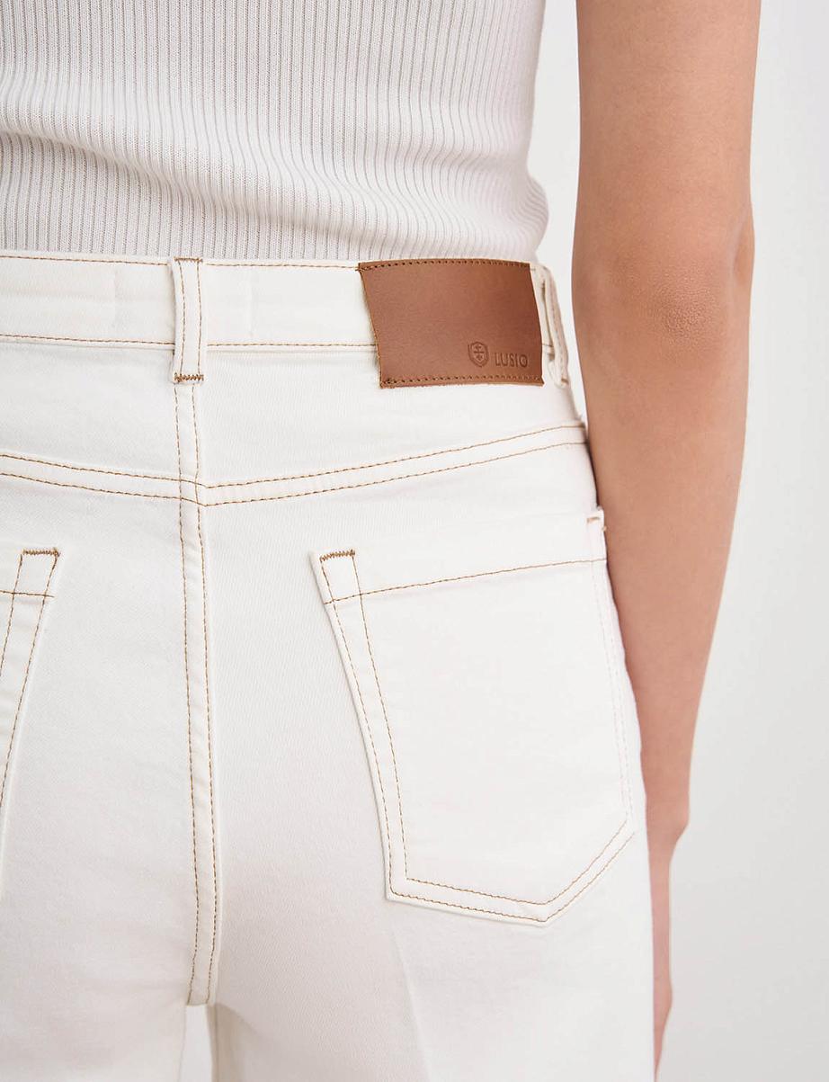 Укороченные джинсы со стрелками