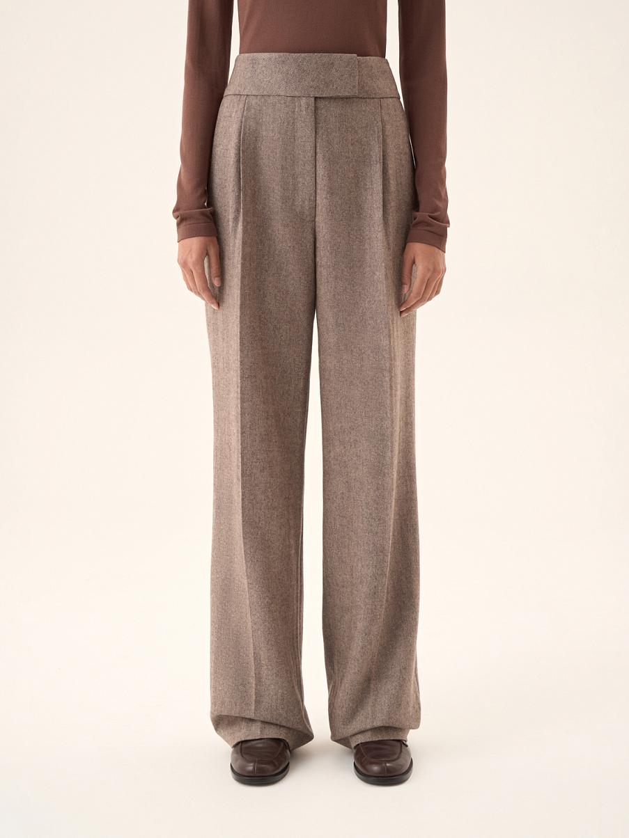 Брюки свободного кроя со стрелками