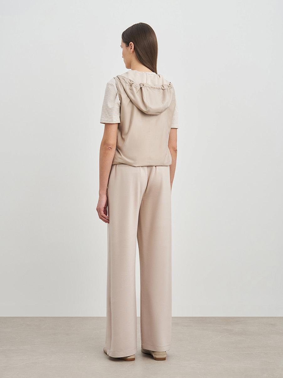 Жилетка на молнии с капюшоном