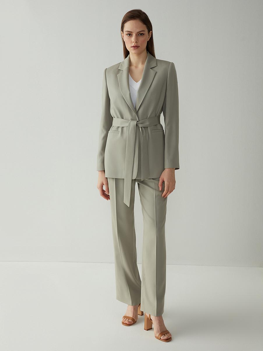 Однобортный жакет с поясом