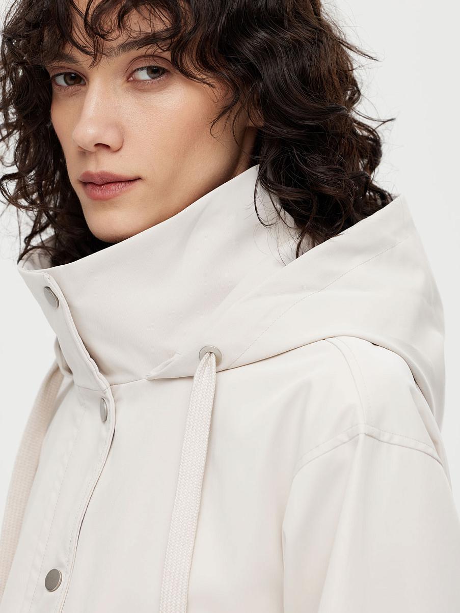 Ветровка с капюшоном