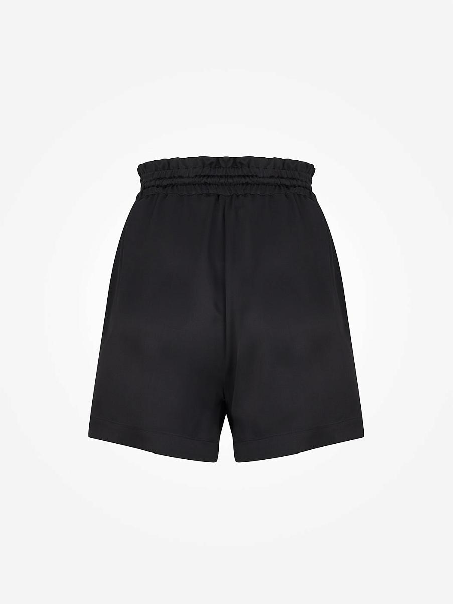 Атласные шорты на резинке