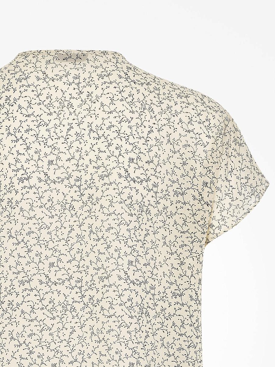 Блуза с коротким рукавом и цветочным узором