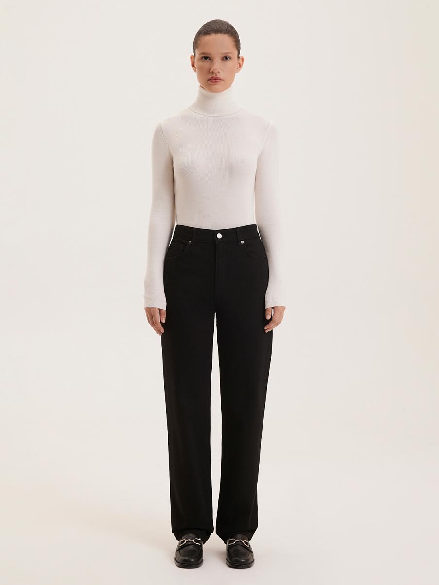 Трикотажная водолазка в рубчик