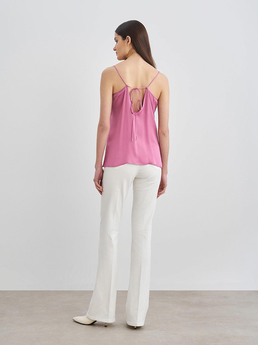 Атласный топ на тонких бретелях