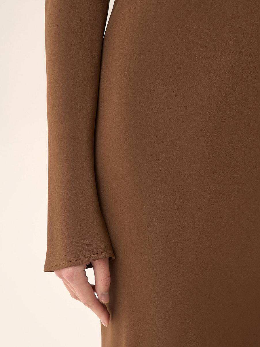 Облегающее платье из шелка