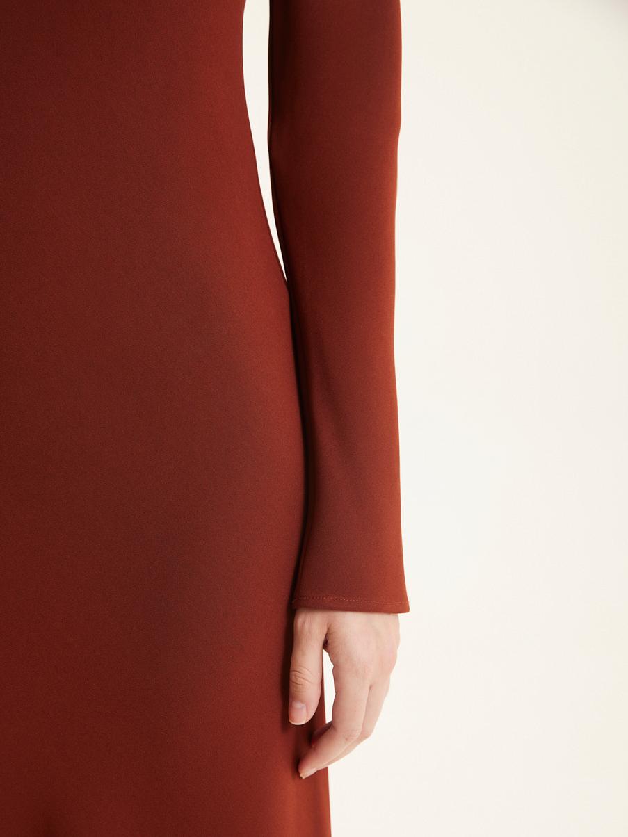 Облегающее платье миди