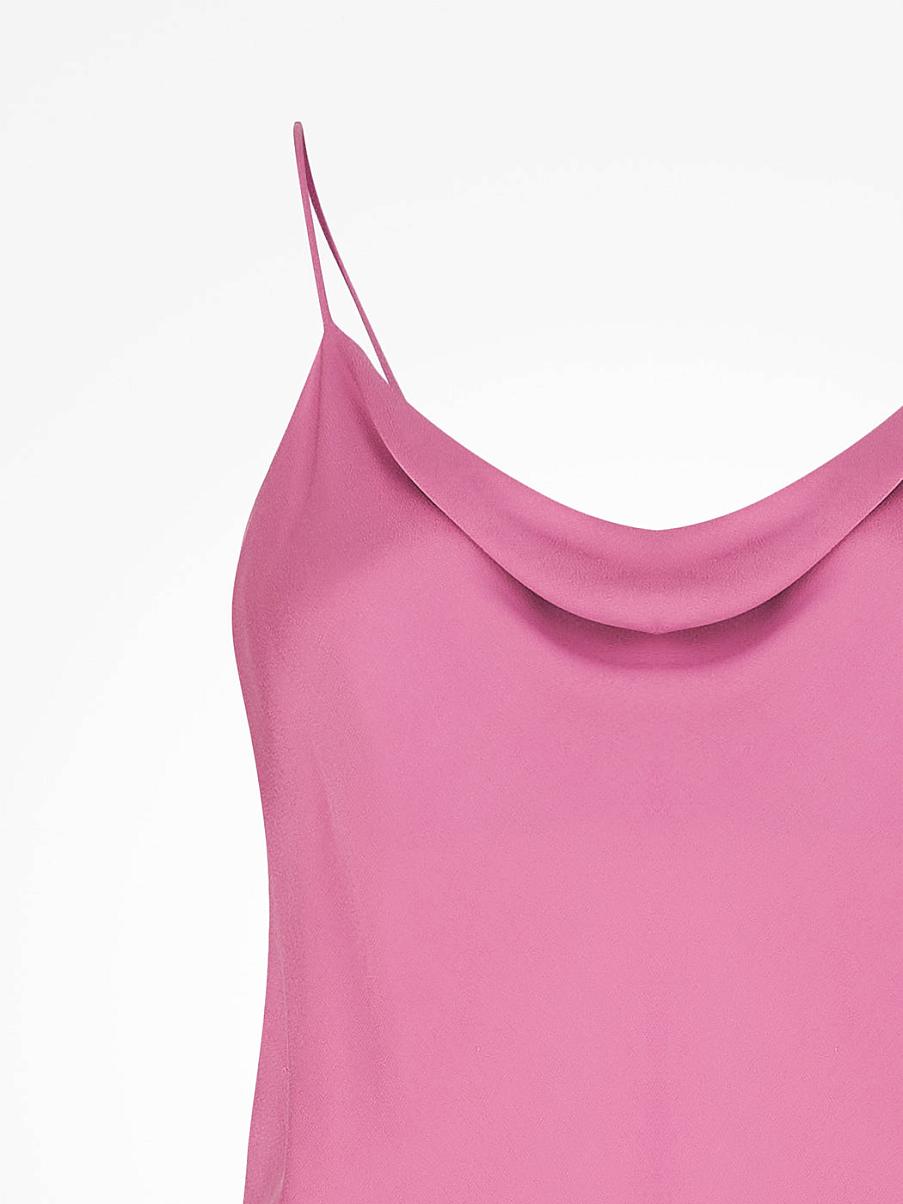 Атласный топ на тонких бретелях