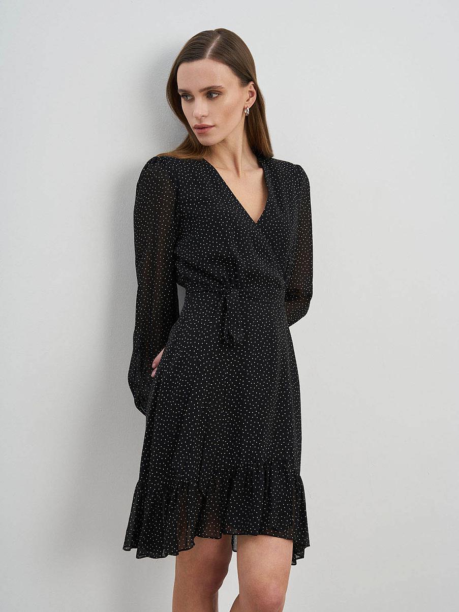 Платье мини в горошек с V-образным вырезом