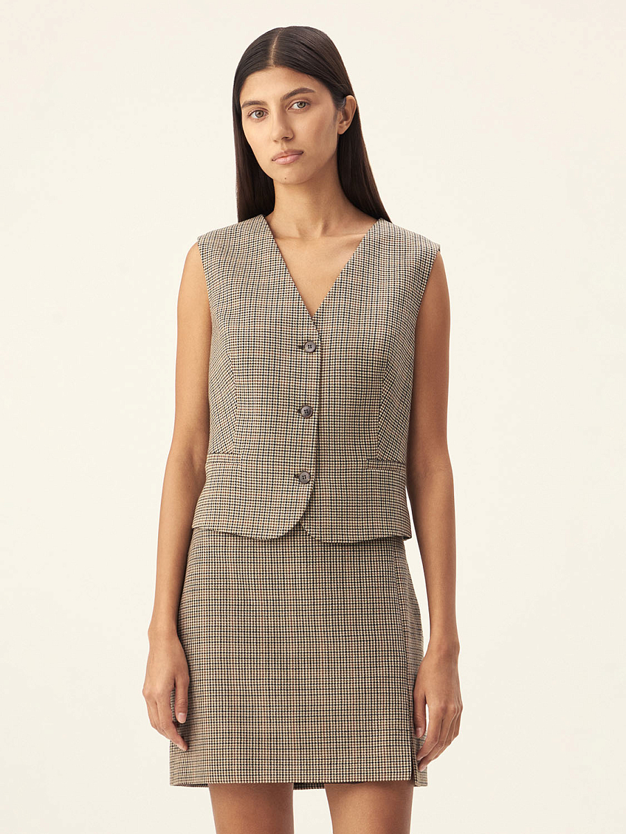 Костюмная жилетка