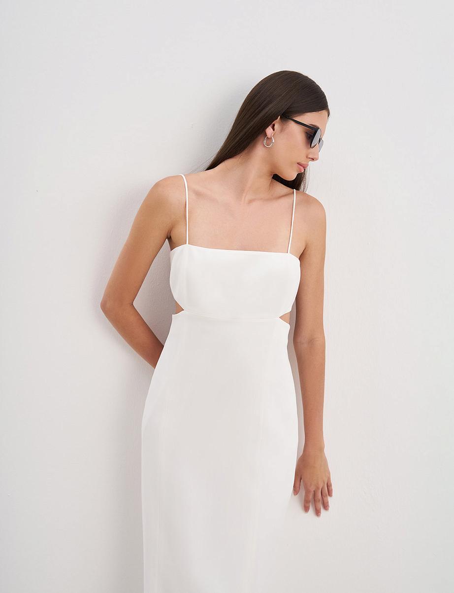 Облегающее платье на бретелях с разрезом