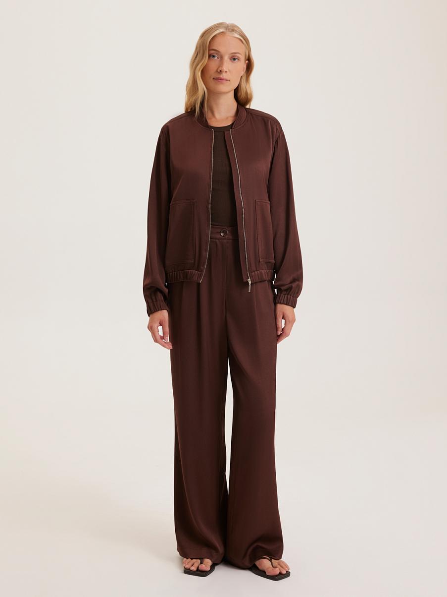 Атласный бомбер на молнии