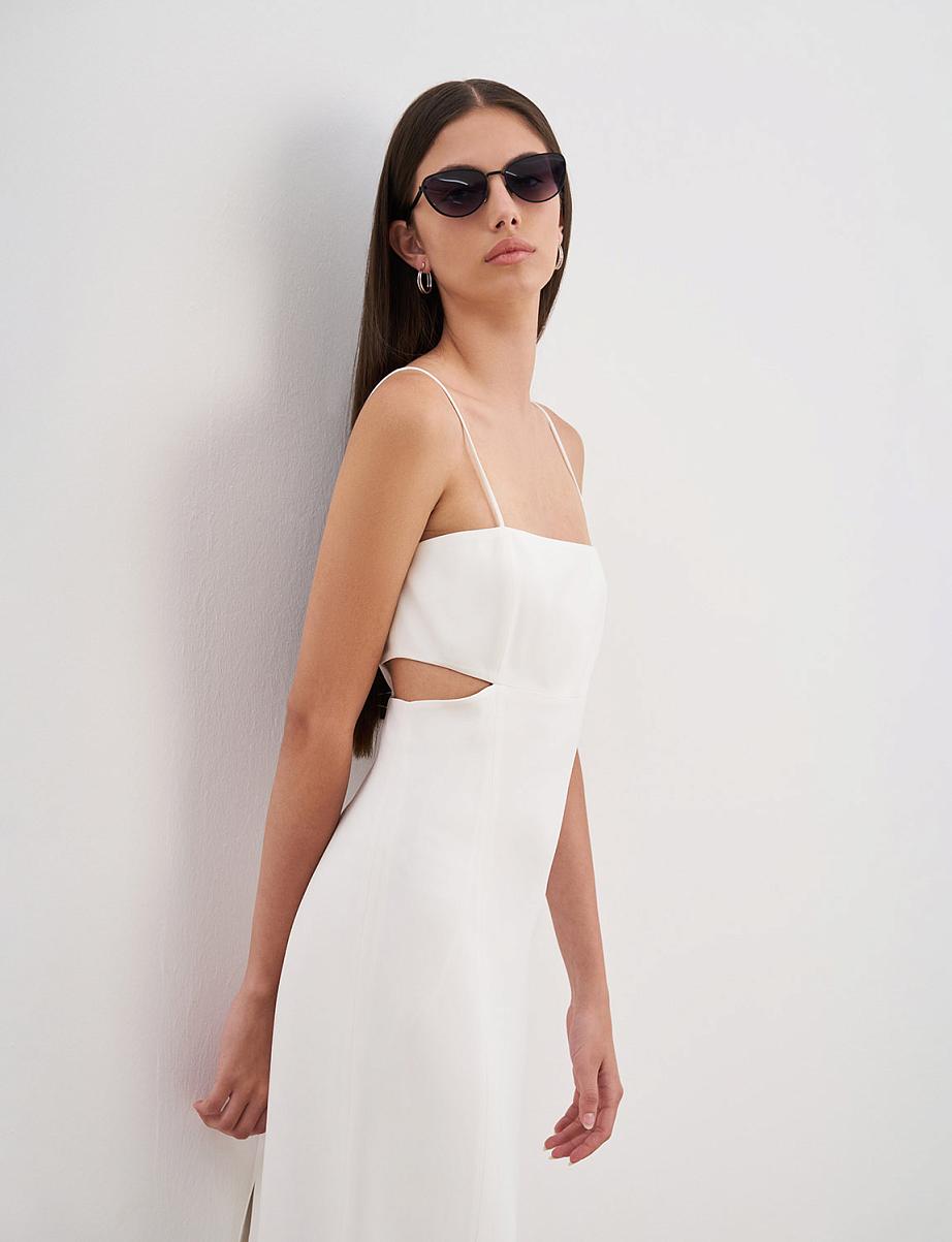 Облегающее платье на бретелях с разрезом