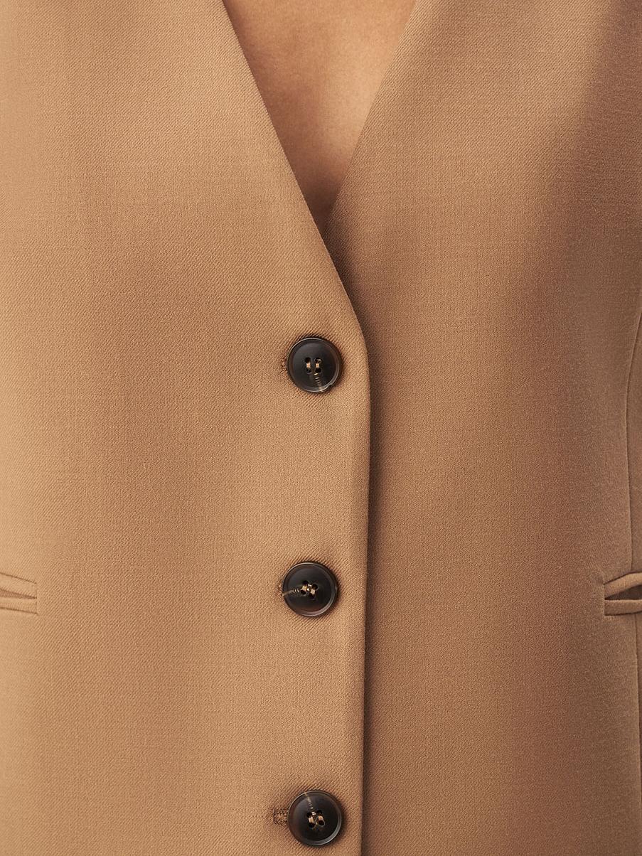 Костюмная жилетка