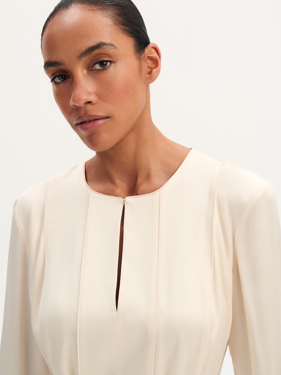 Платье из шелка