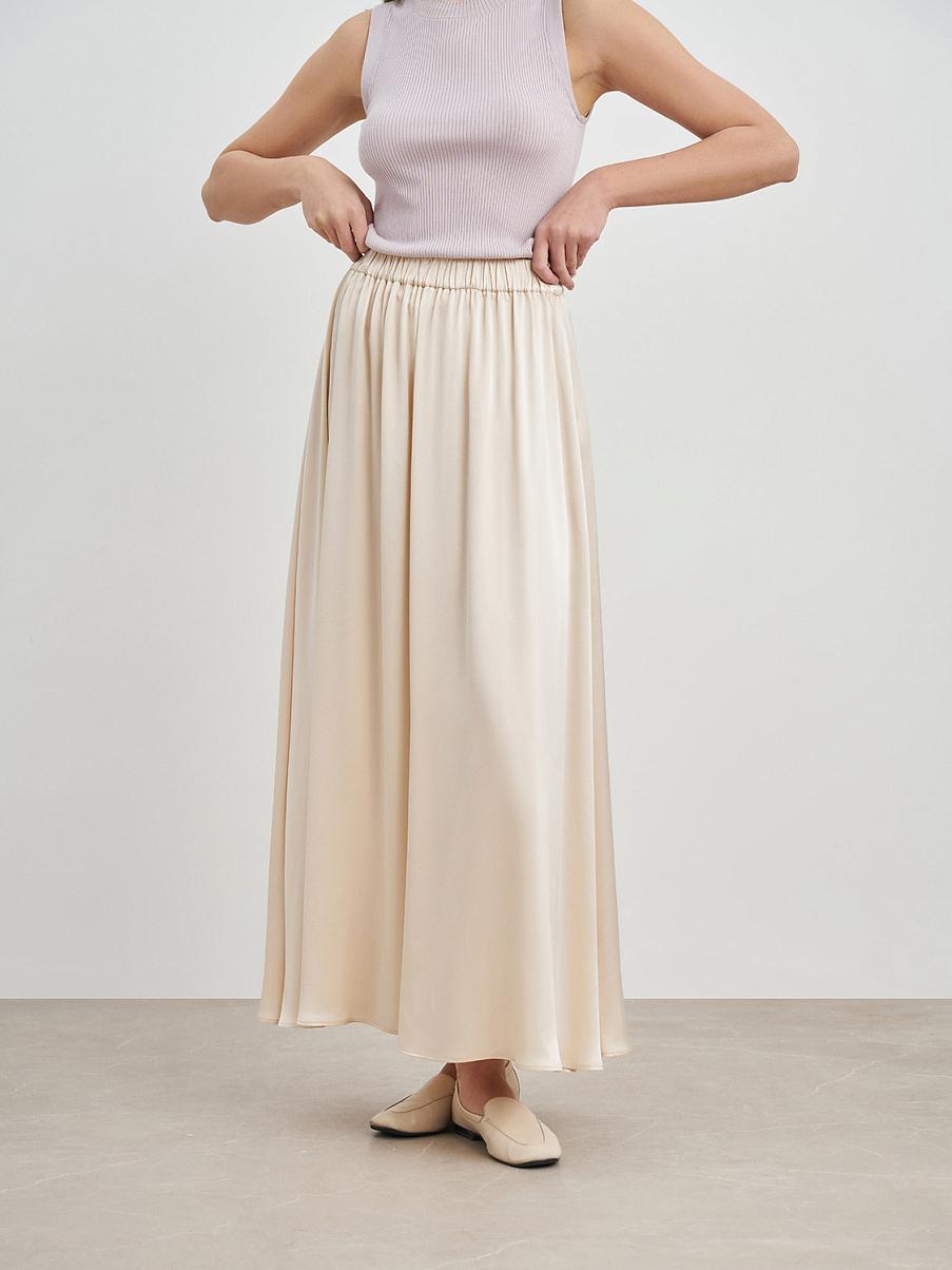 Атласная юбка макси с разрезом