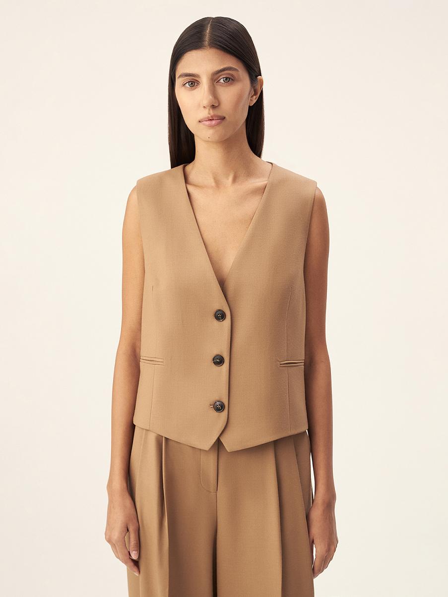 Костюмная жилетка