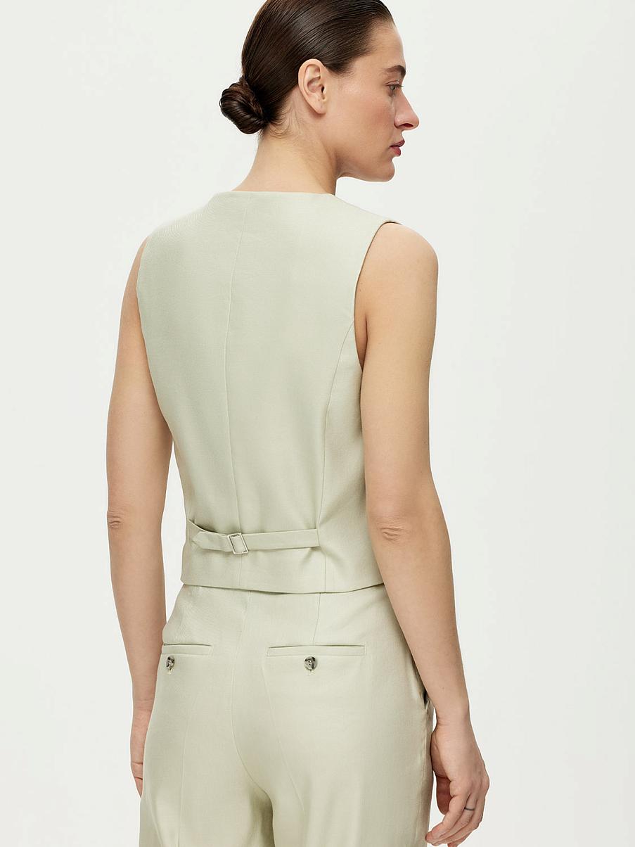 Костюмная льняная жилетка