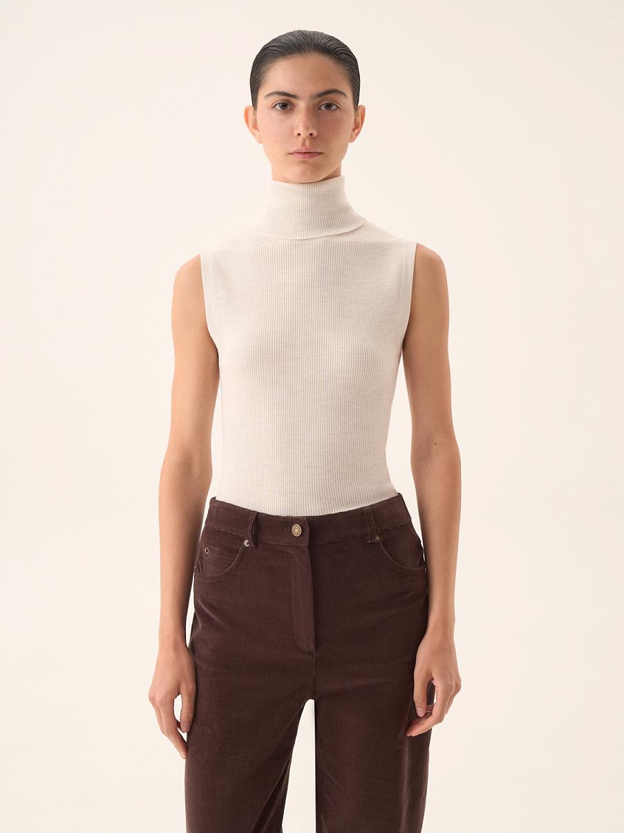 Водолазка без рукавов в рубчик