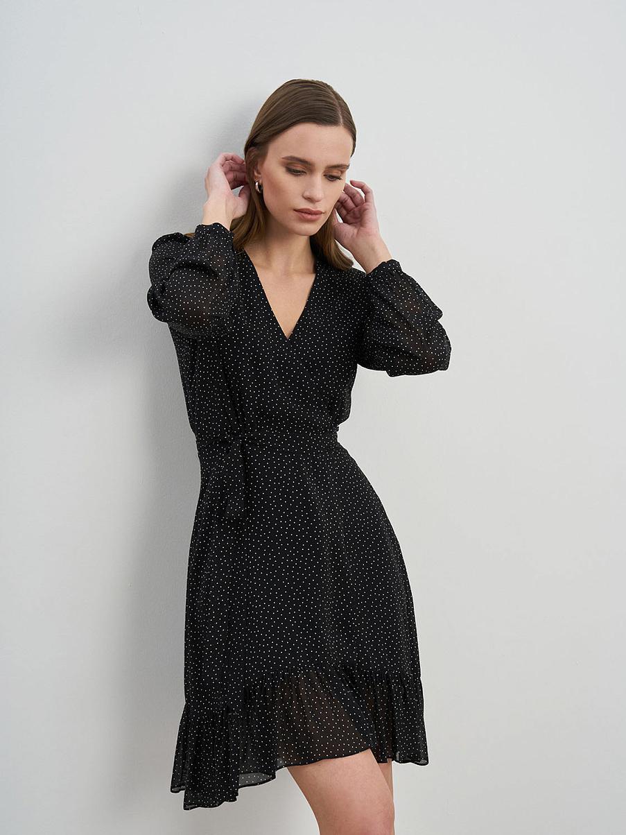 Платье мини в горошек с V-образным вырезом
